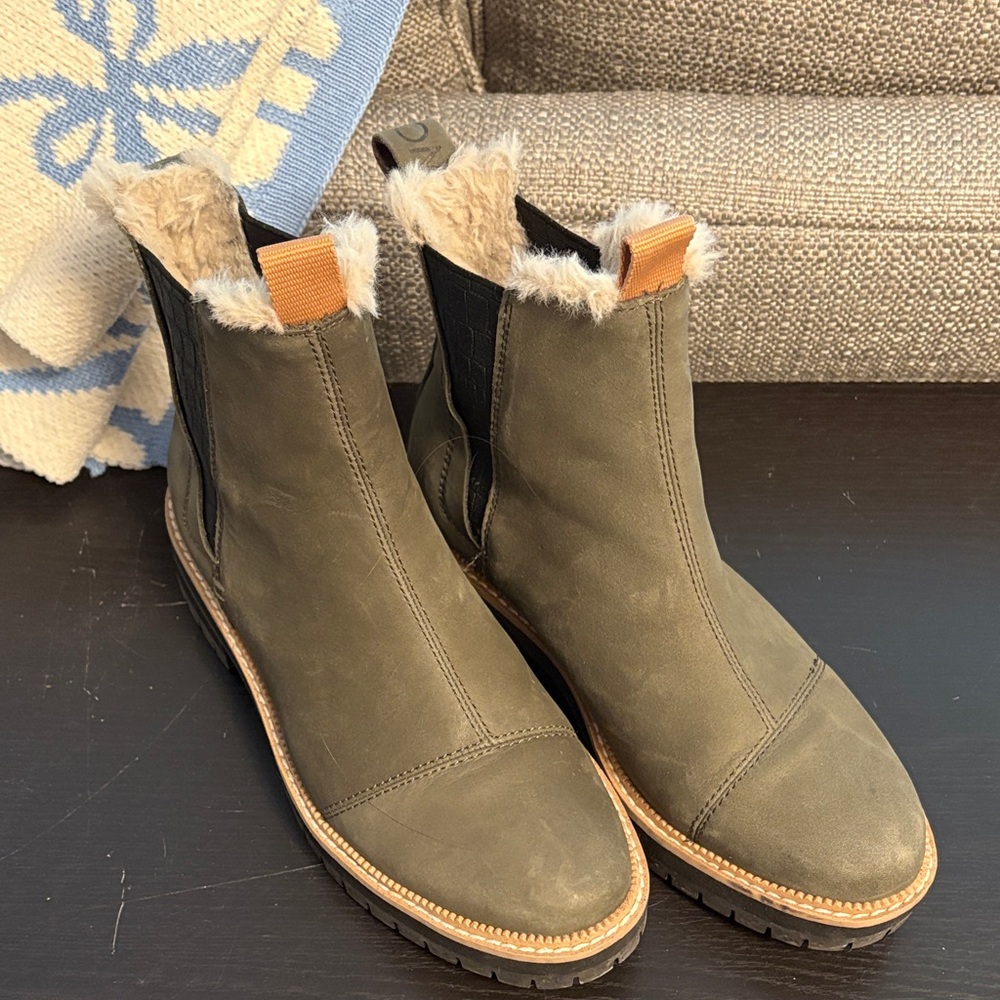 TOMS Olive Green Women’s Boots with Faux Fur Lining